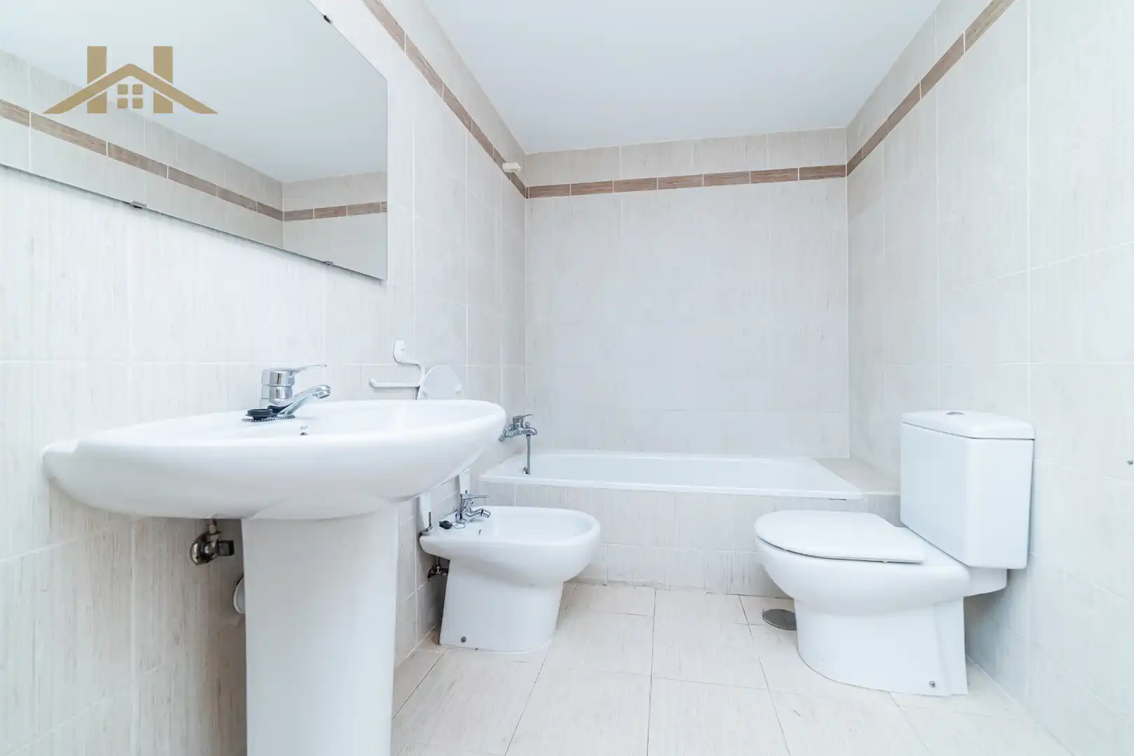 Baño de Piso en venta en Casarrubios del Monte con Trastero, Horno y Piscina comunitaria