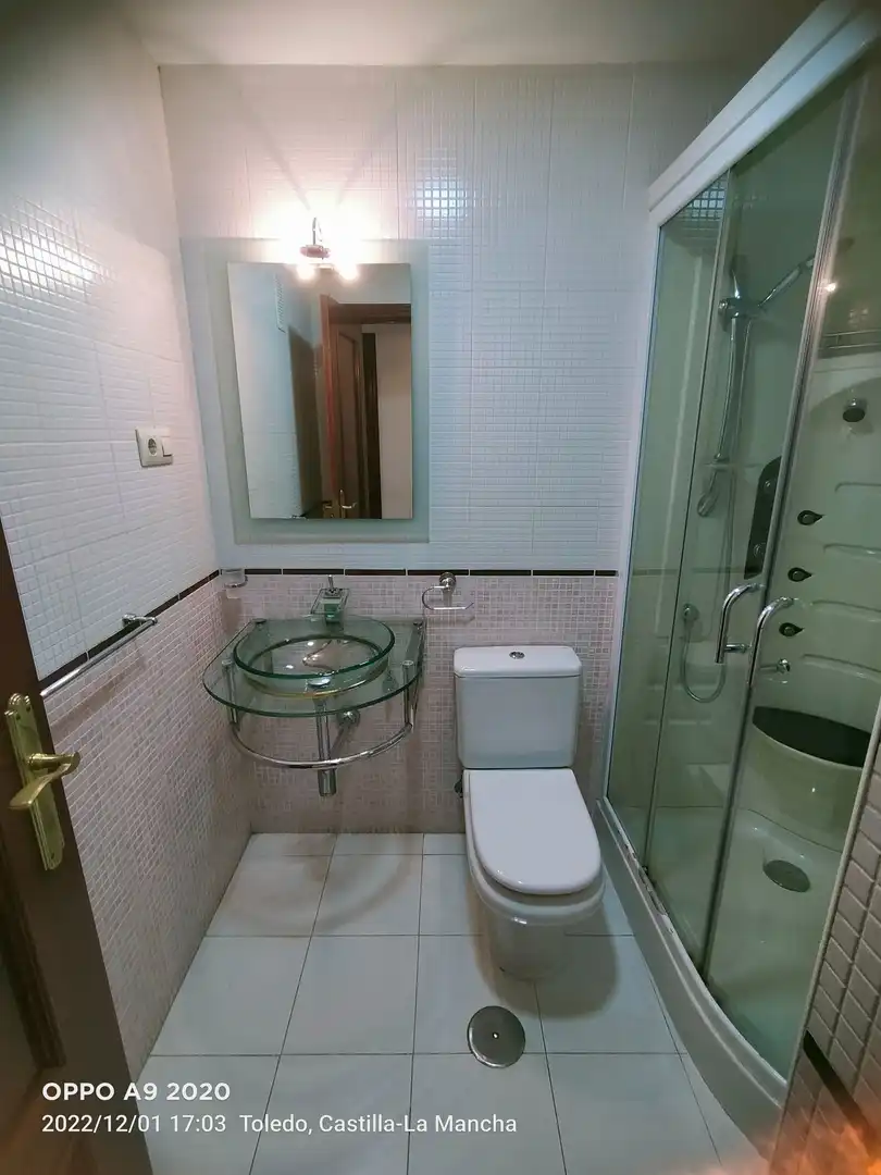 Baño de Piso de alquiler en Toledo con Aire acondicionado, Calefacción y Jardín privado