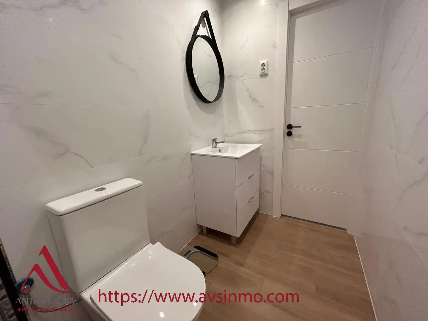 Baño de Apartamento en venta en Torrevieja con Aire acondicionado, Calefacción y Amueblado