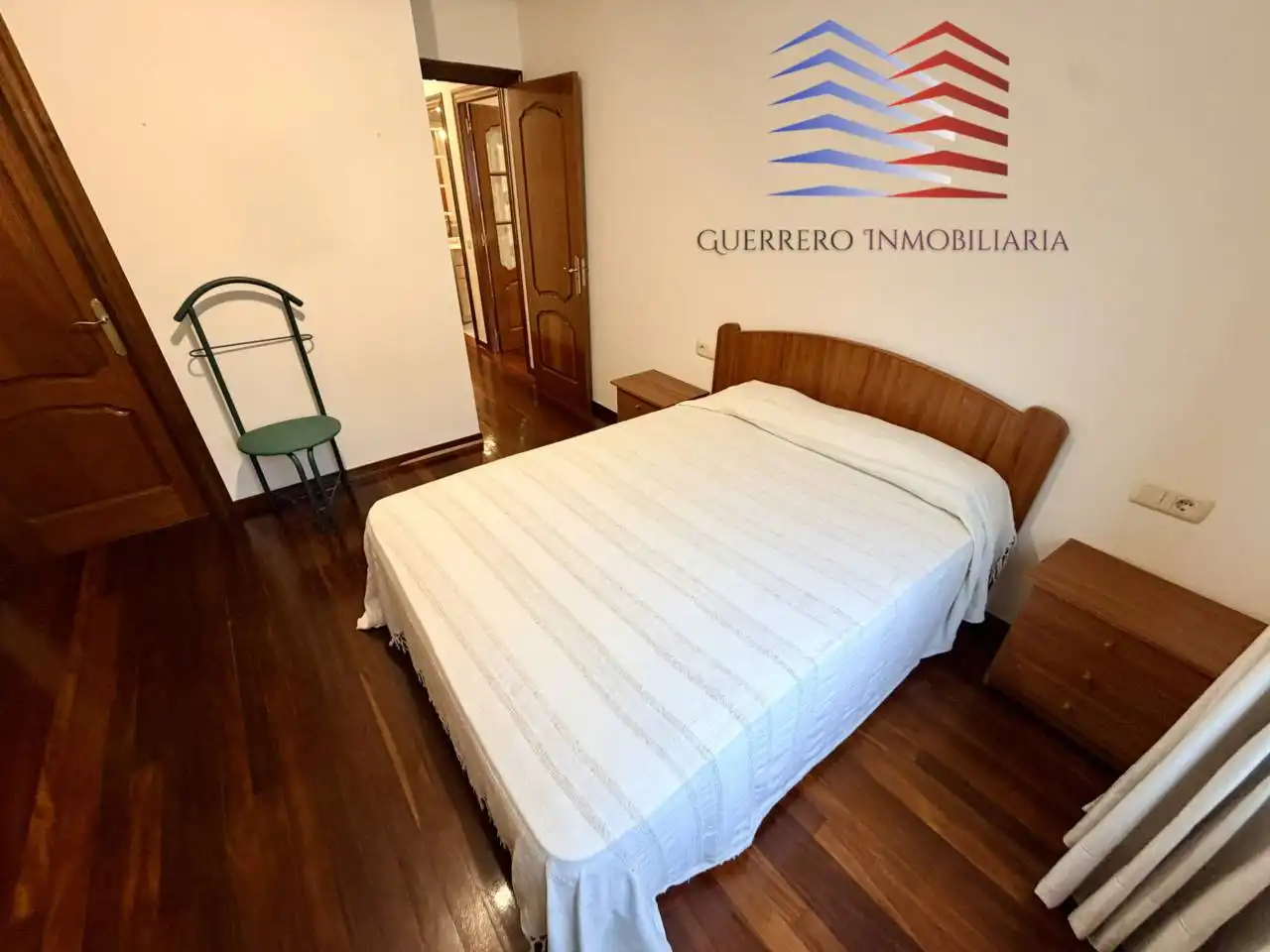 Habitación de Apartamento de alquiler en Ourense Capital  con Calefacción, Parquet y Trastero