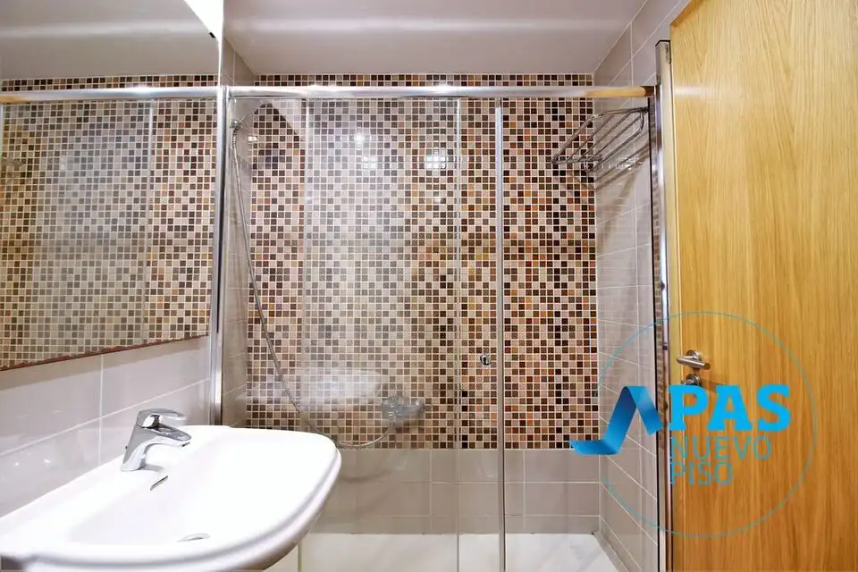 Bathroom of Flat for sale in Santander  with Heating, Private garden and Storage room