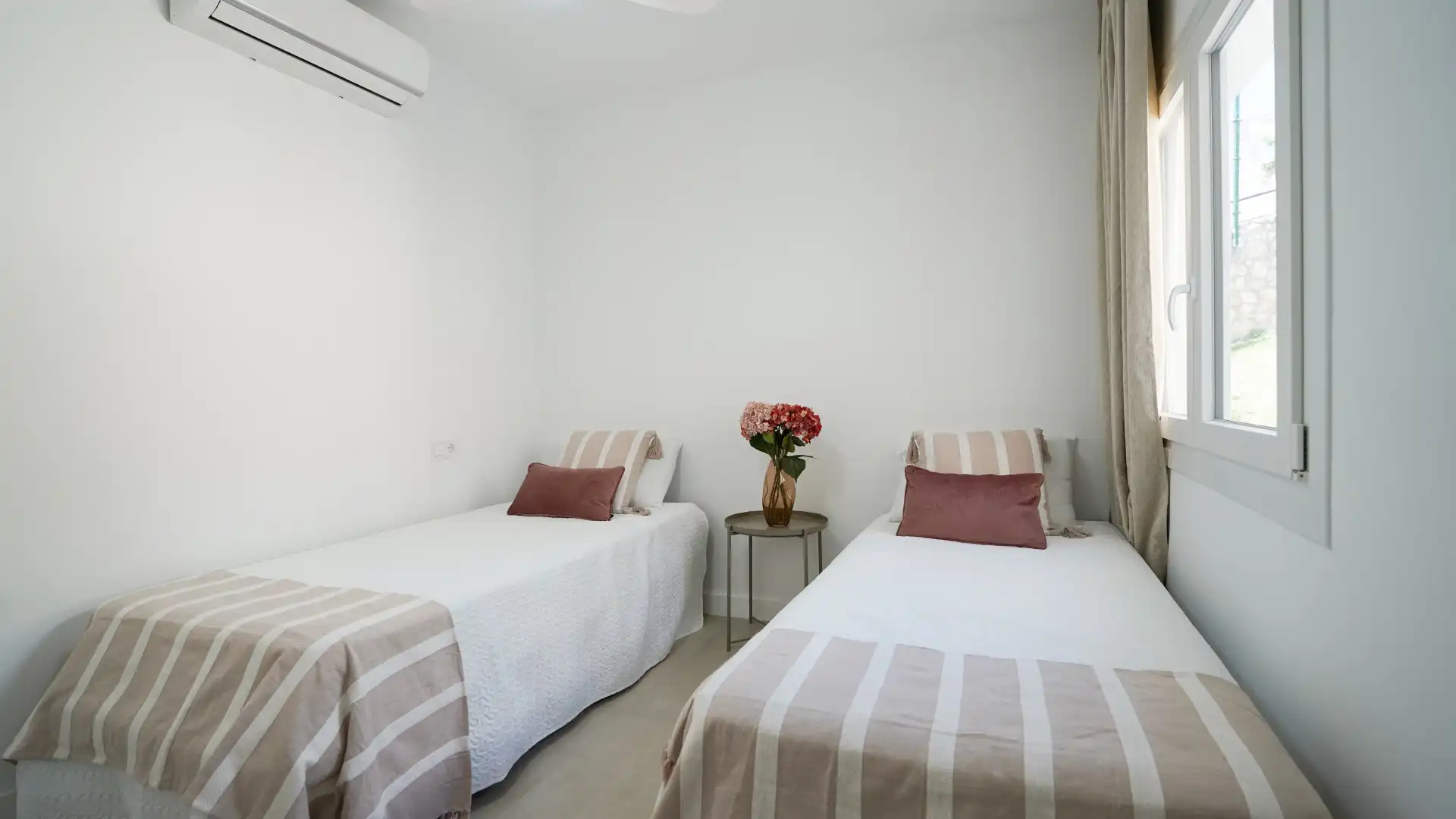 Houses for rent in El Faro de Calaburra - Chaparral