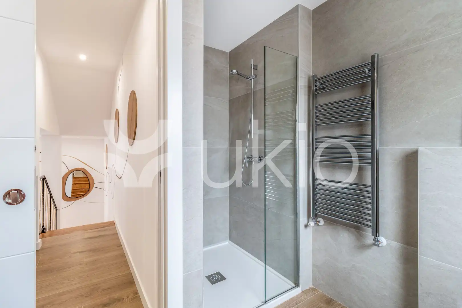 Bany de Apartament de lloguer en Madrid amb Aire condicionat, Moblat i Forn