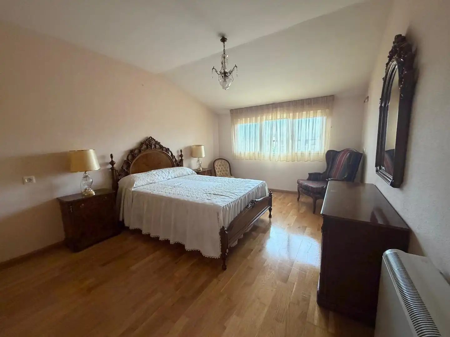 Dormitori de Casa adosada en venda en Palazuelos de Eresma amb Calefacció, Terrassa i Alarma
