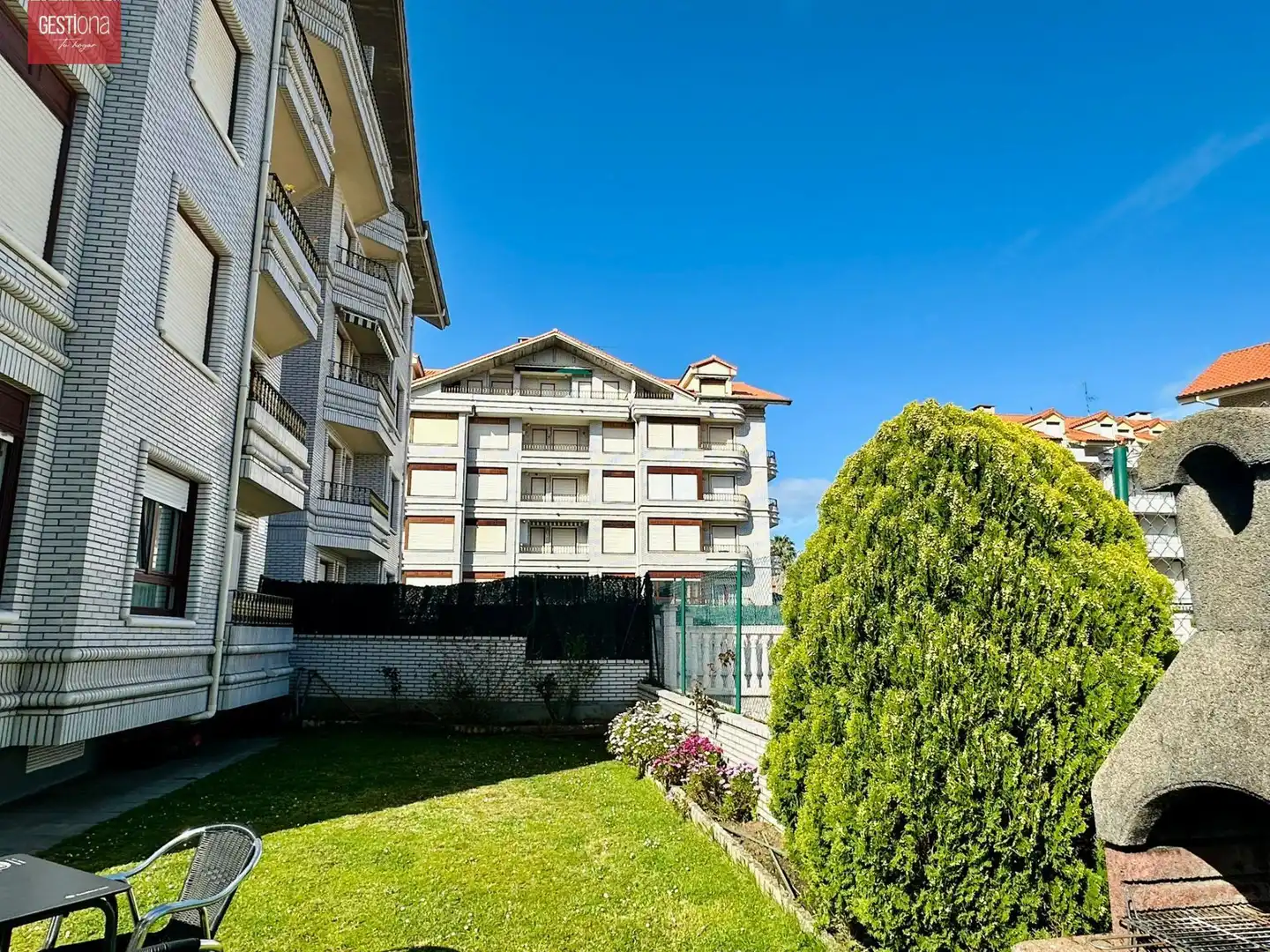 Vista exterior de Apartamento en venta en Noja con Calefacción, Trastero y Amueblado