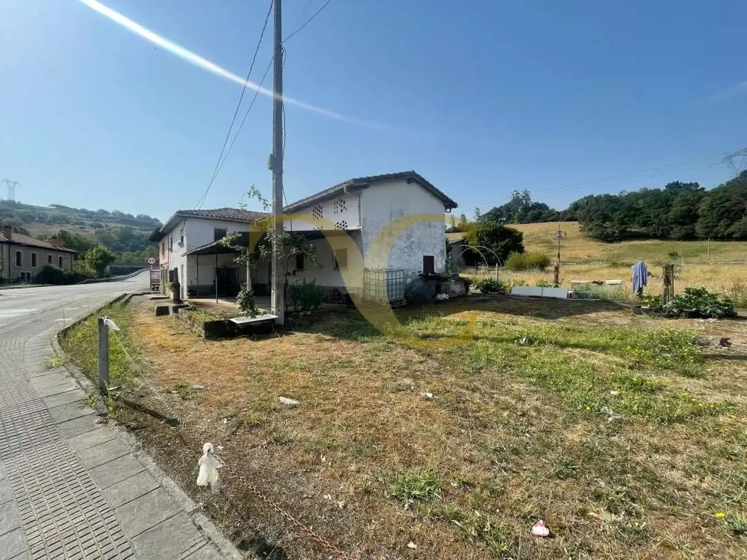 Casa o xalet en venda en Parres amb Calefacció, Jardí privat i Traster