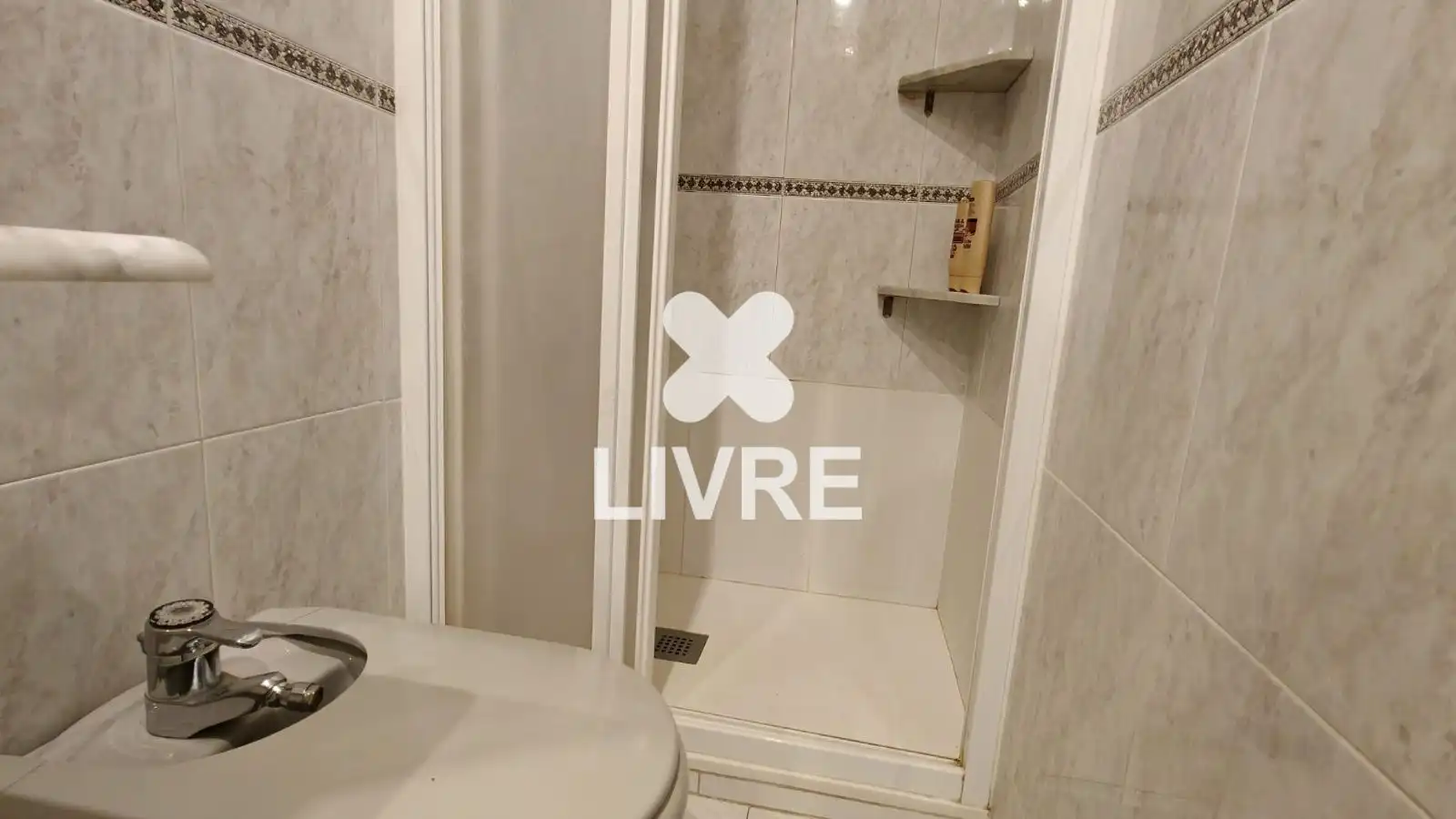 Baño de Piso en venta en Barcelona con Calefacción y Balcón