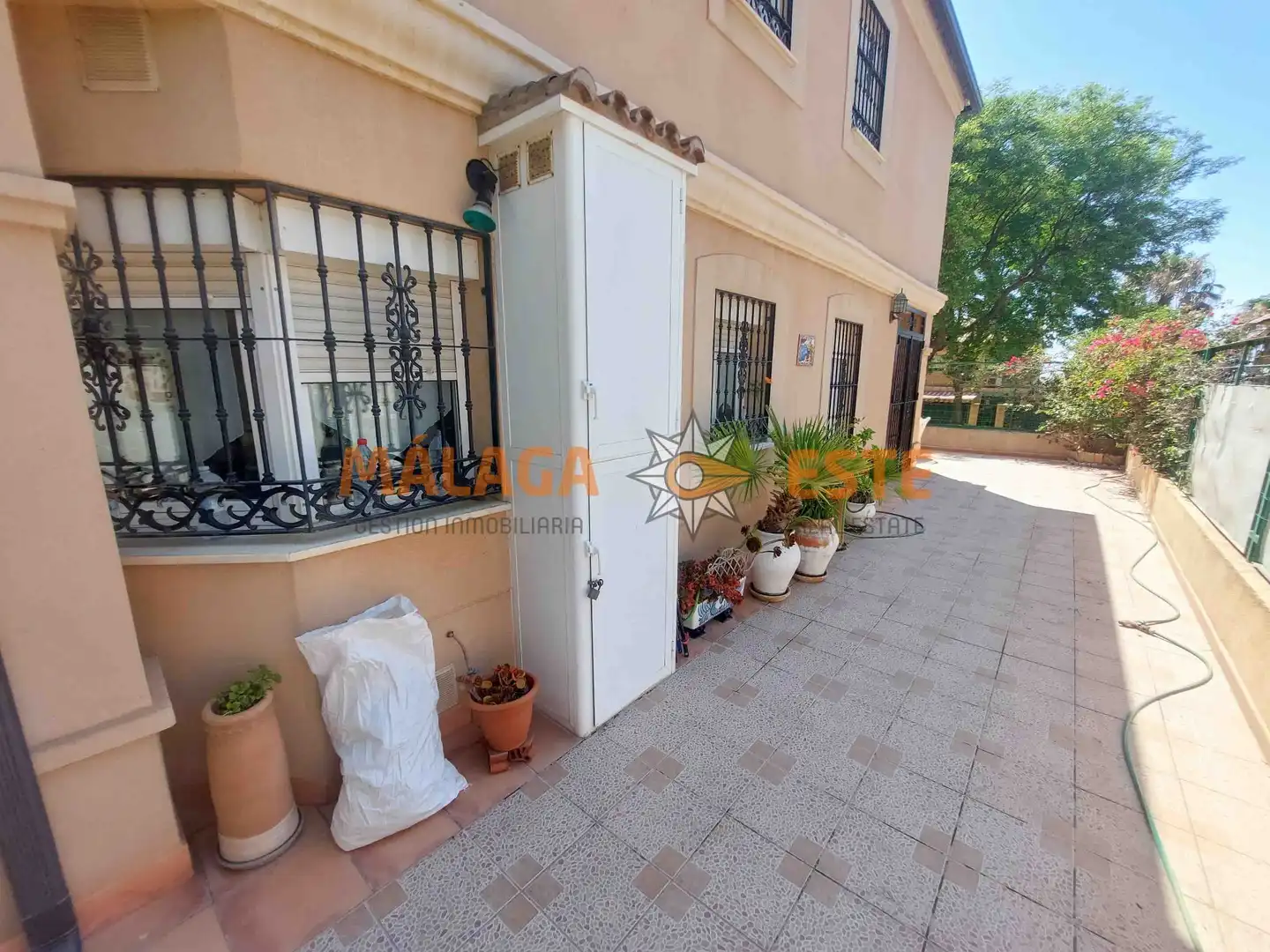 Vista exterior de Casa o xalet en venda en Vélez-Málaga amb Terrassa i Traster