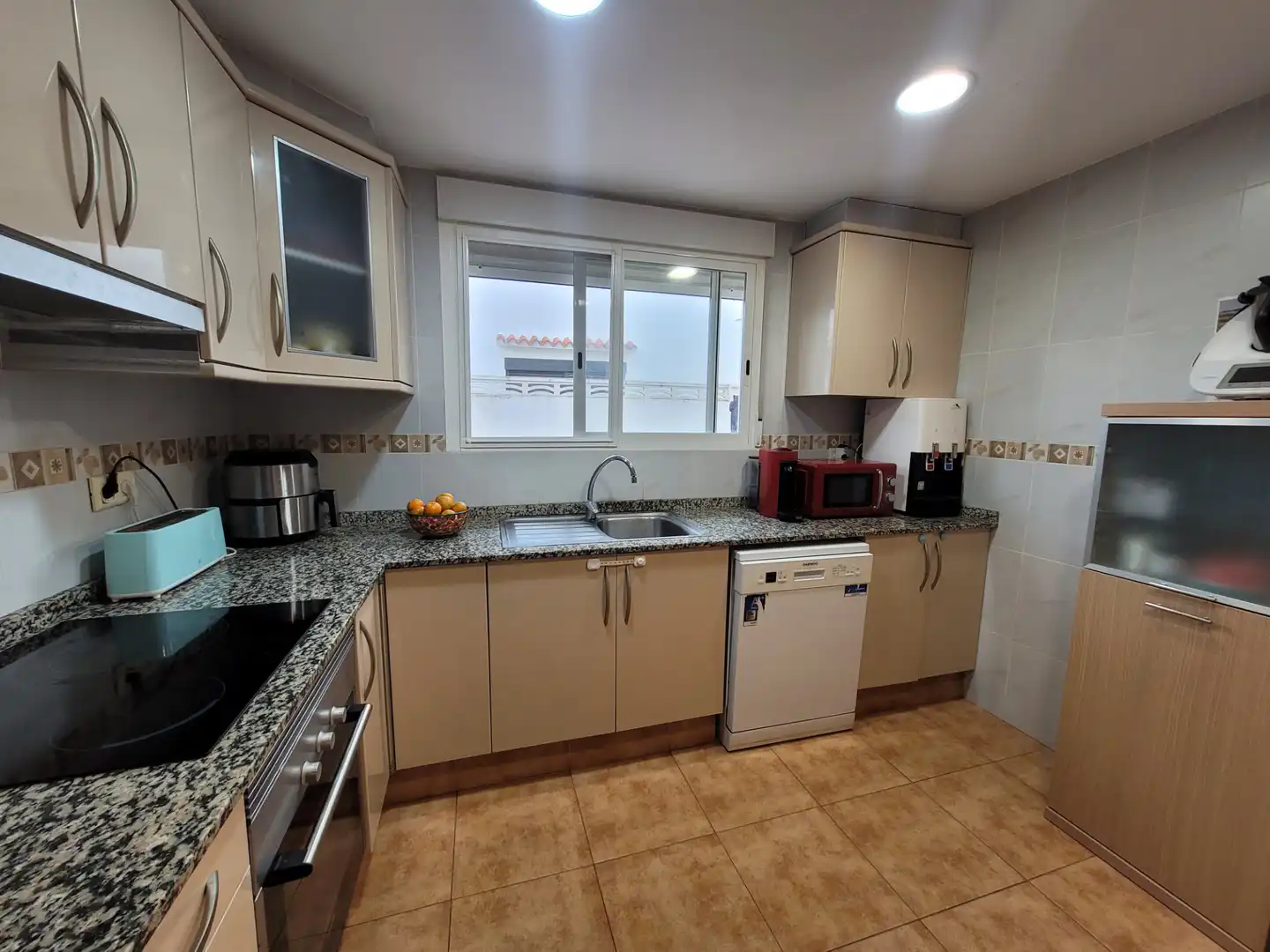 Cocina de Casa o chalet en venta en Benicasim / Benicàssim con Aire acondicionado, Jardín privado y Terraza