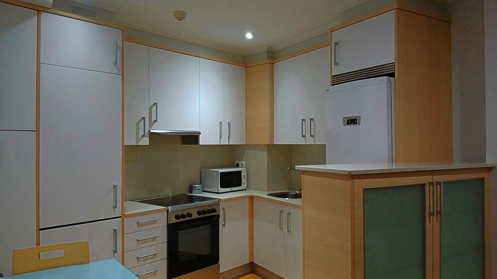 Cuina de Pis de lloguer en Vigo  amb Calefacció, Parquet i Traster