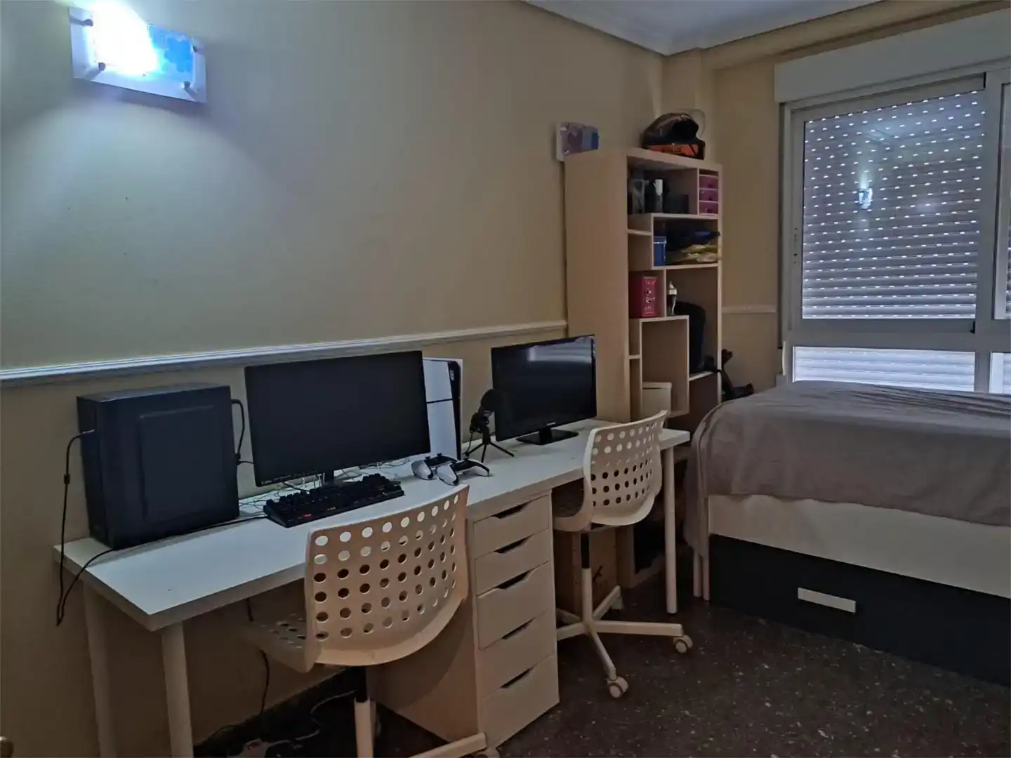 Bedroom of Attic for sale in Aldaia  with Air Conditioner and Balcony