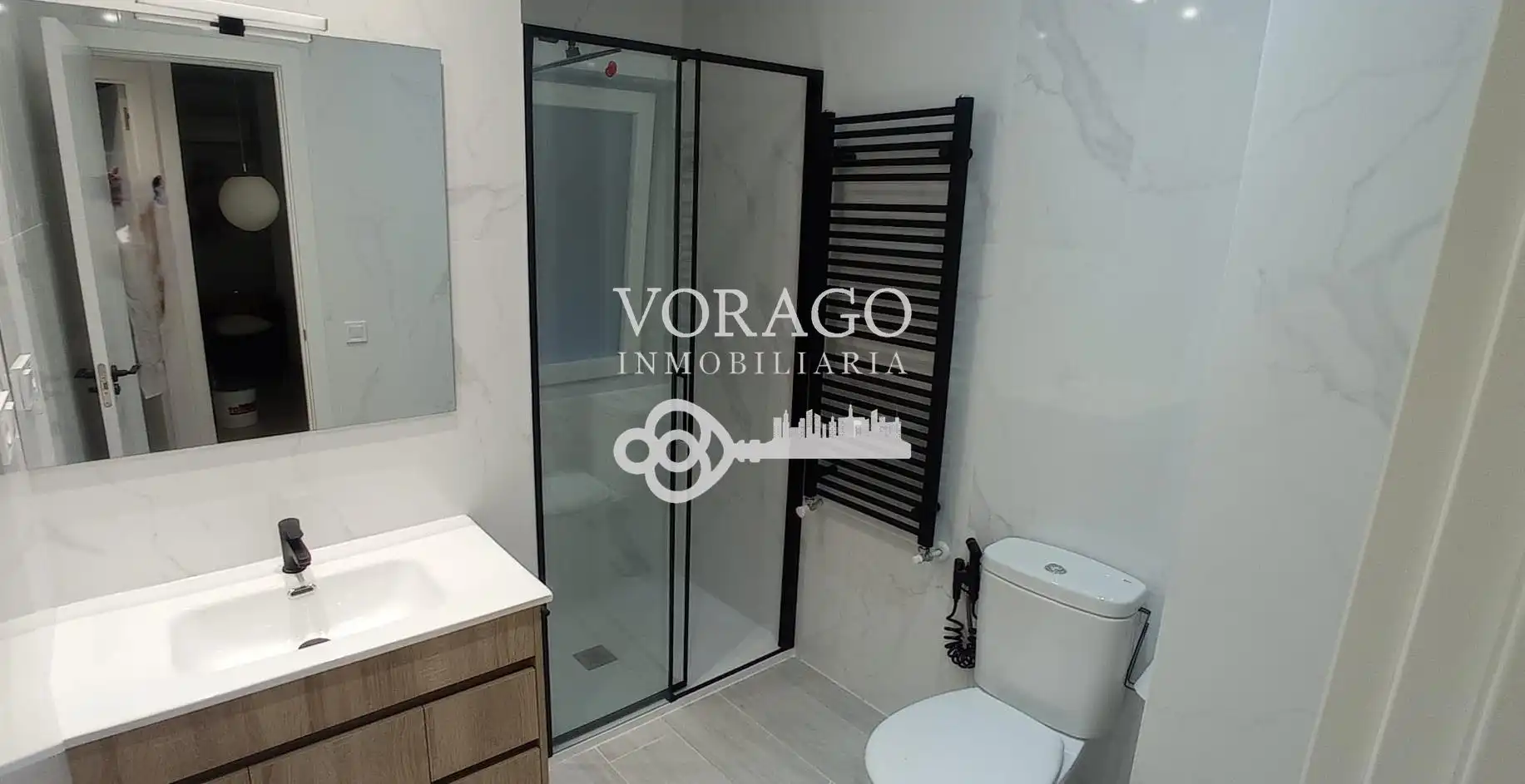 Baño de Piso para compartir en Pryconsa - Juan de Austria