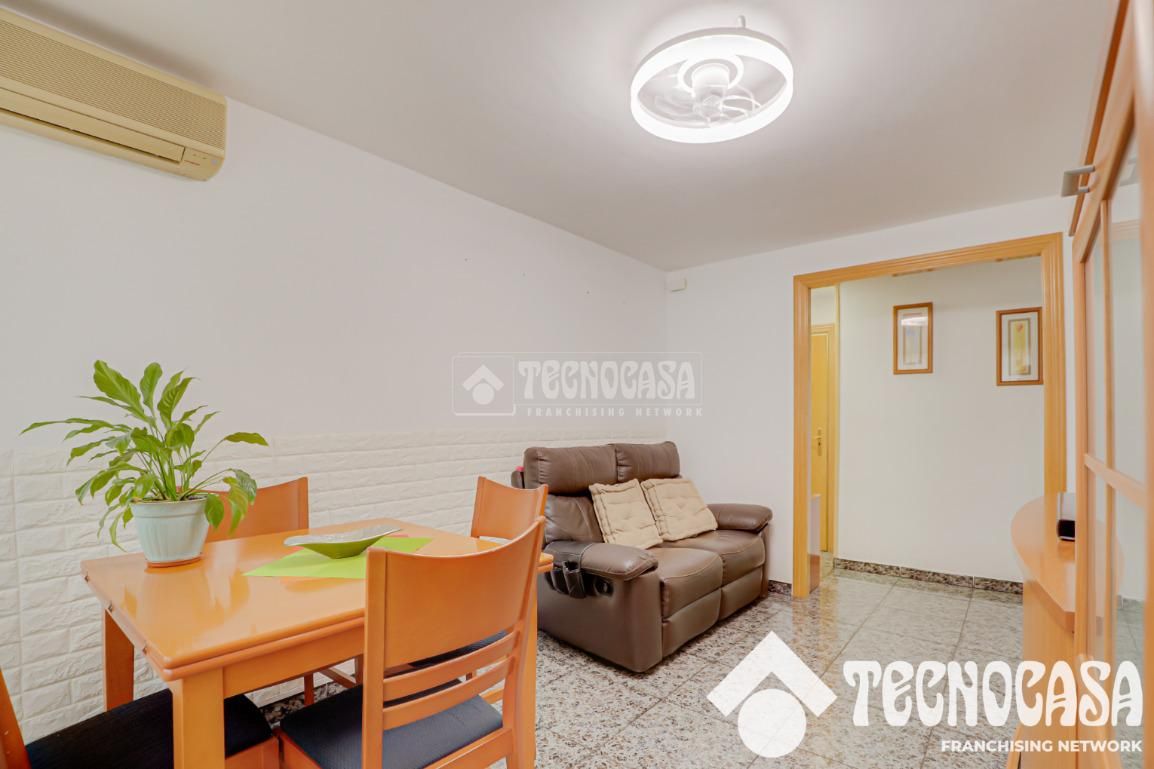 Sala d'estar de Pis en venda en Badalona amb Aire condicionat