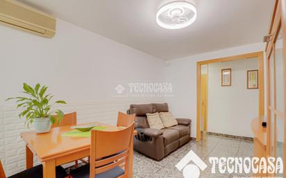 Sala d'estar de Pis en venda en Badalona amb Aire condicionat