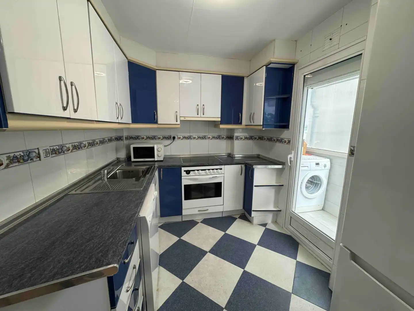 Cocina de Piso de alquiler en Zaragoza con Calefacción, Amueblado y Horno