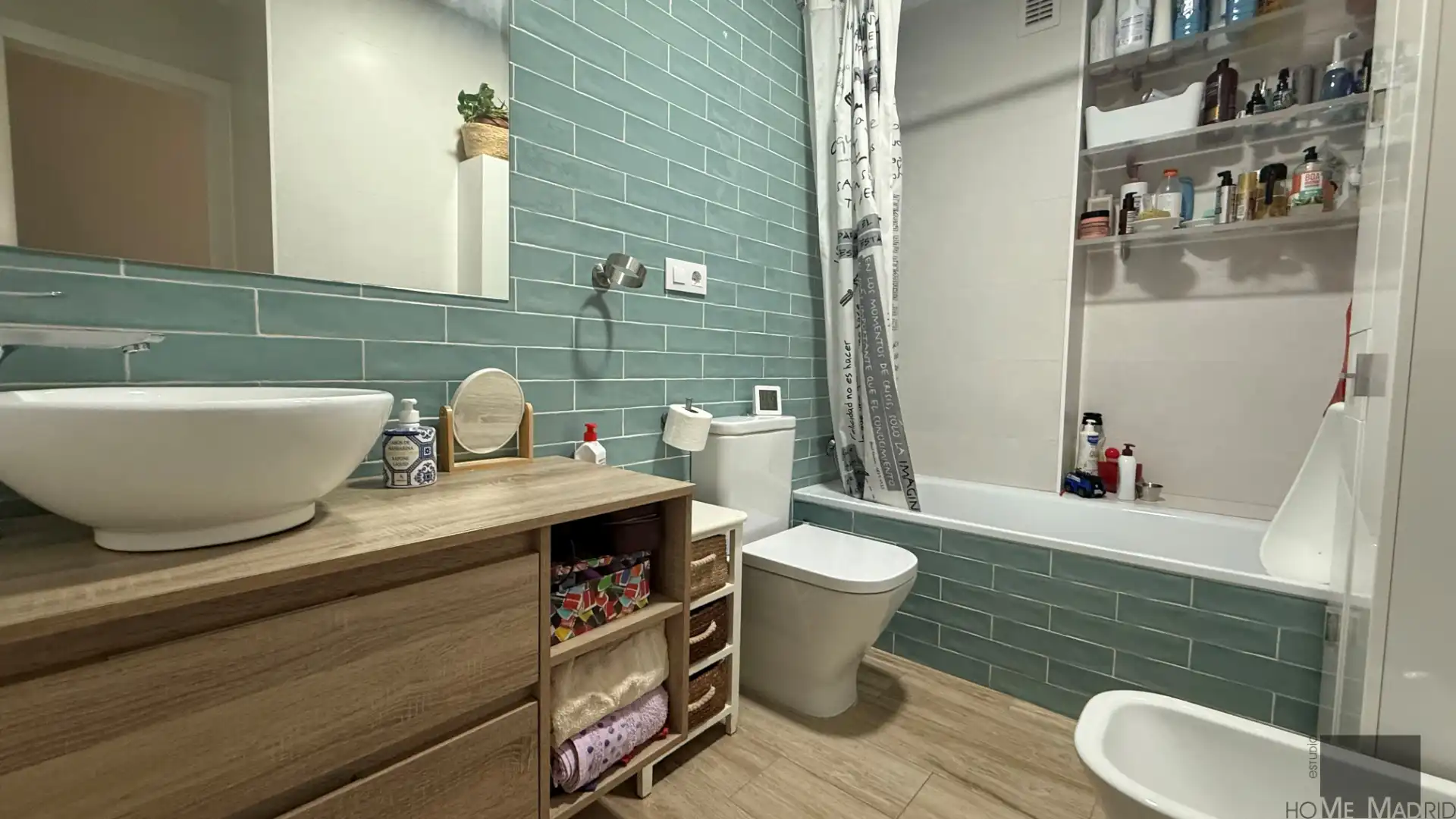 Bathroom of Flat for sale in Madrid  with Air Conditioner, Heating and Terrace