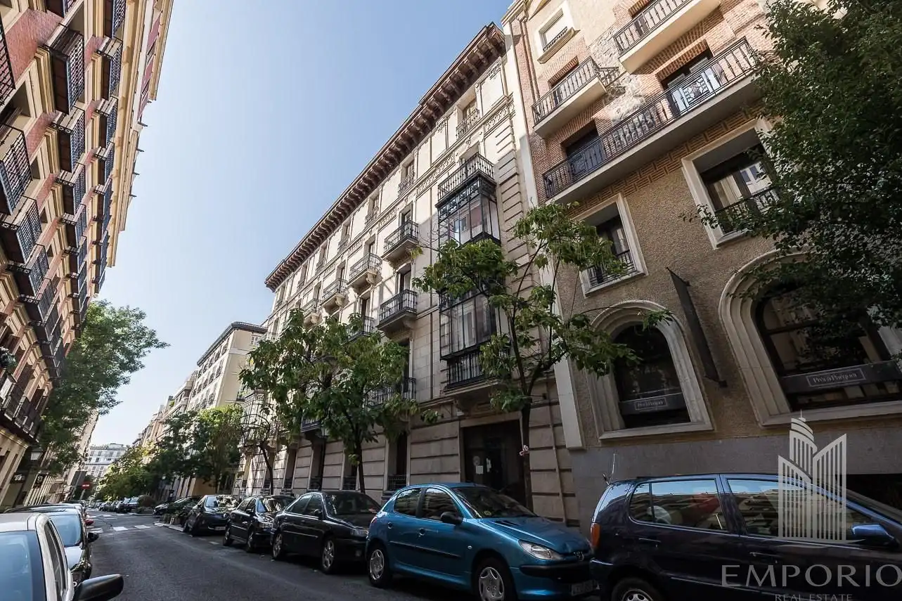 Außenansicht von Dachboden zum Verkauf in Madrid mit Klimaanlage, Terrasse und Möbliert