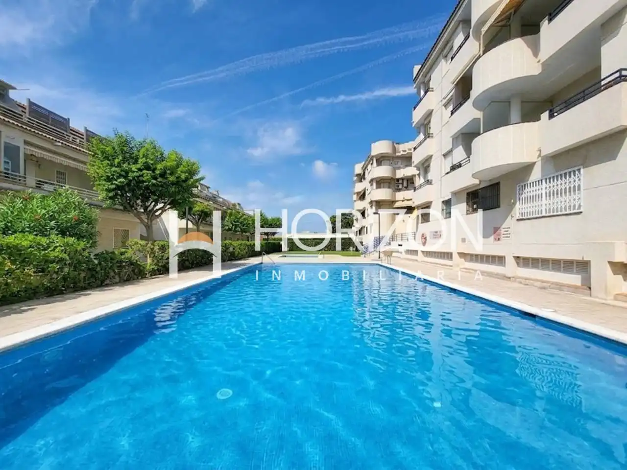 Piscina de Apartament en venda en Cunit amb Aire condicionat, Calefacció i Terrassa