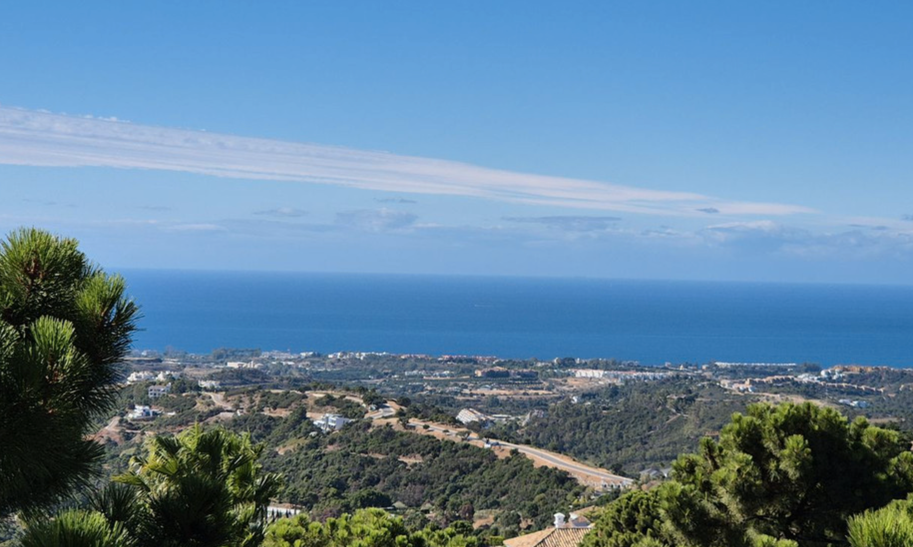 Vista exterior de Casa o xalet en venda en Benahavís amb Aire condicionat, Calefacció i Jardí privat