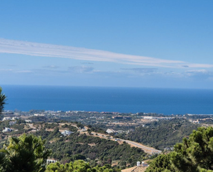 Vista exterior de Casa o xalet en venda en Benahavís amb Aire condicionat, Calefacció i Jardí privat