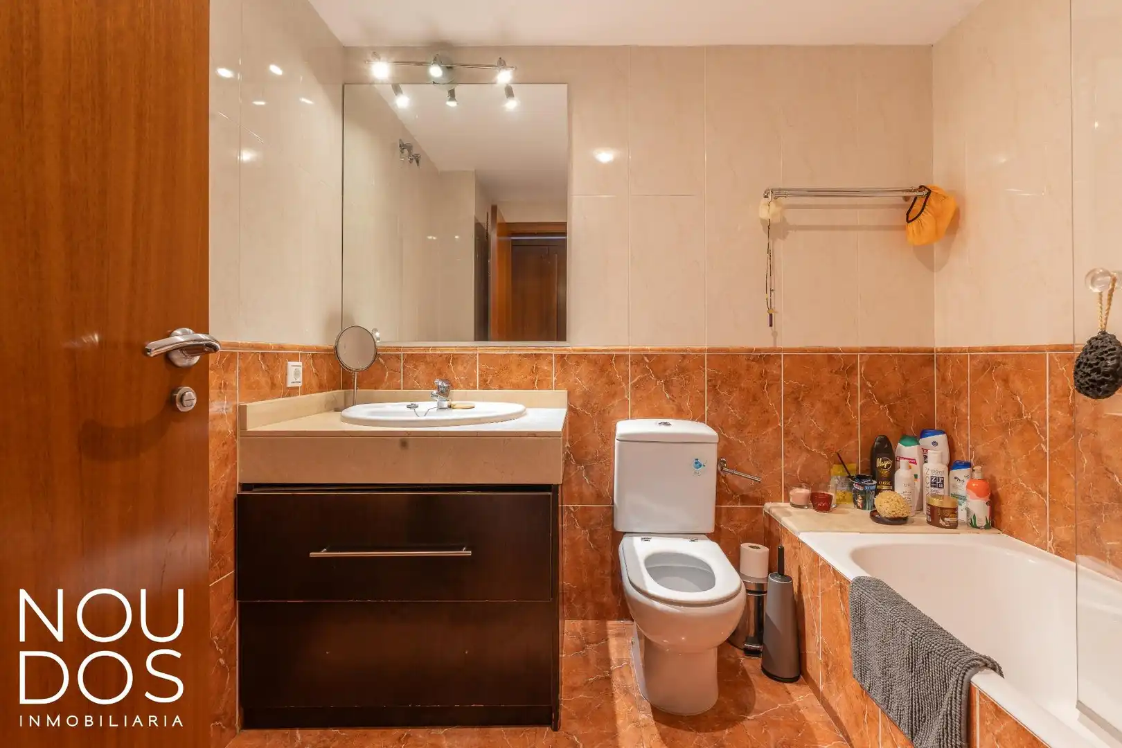 Baño de Piso en venta en  Palma de Mallorca con Aire acondicionado, Calefacción y Jardín privado