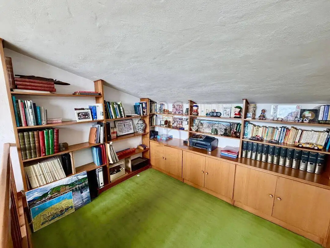 Casa adosada en venta en Leioa con Calefacción, Jardín privado y Terraza