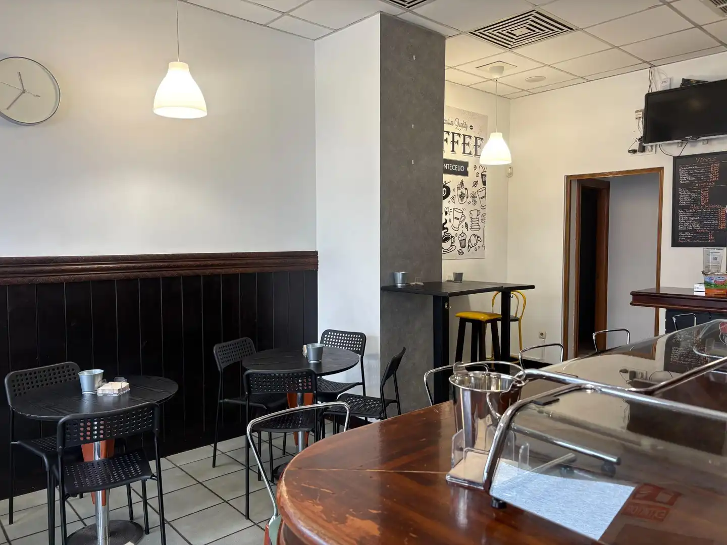 Local de lloguer a Calle de Palmira Villa González, 9, Milán - Pumarín