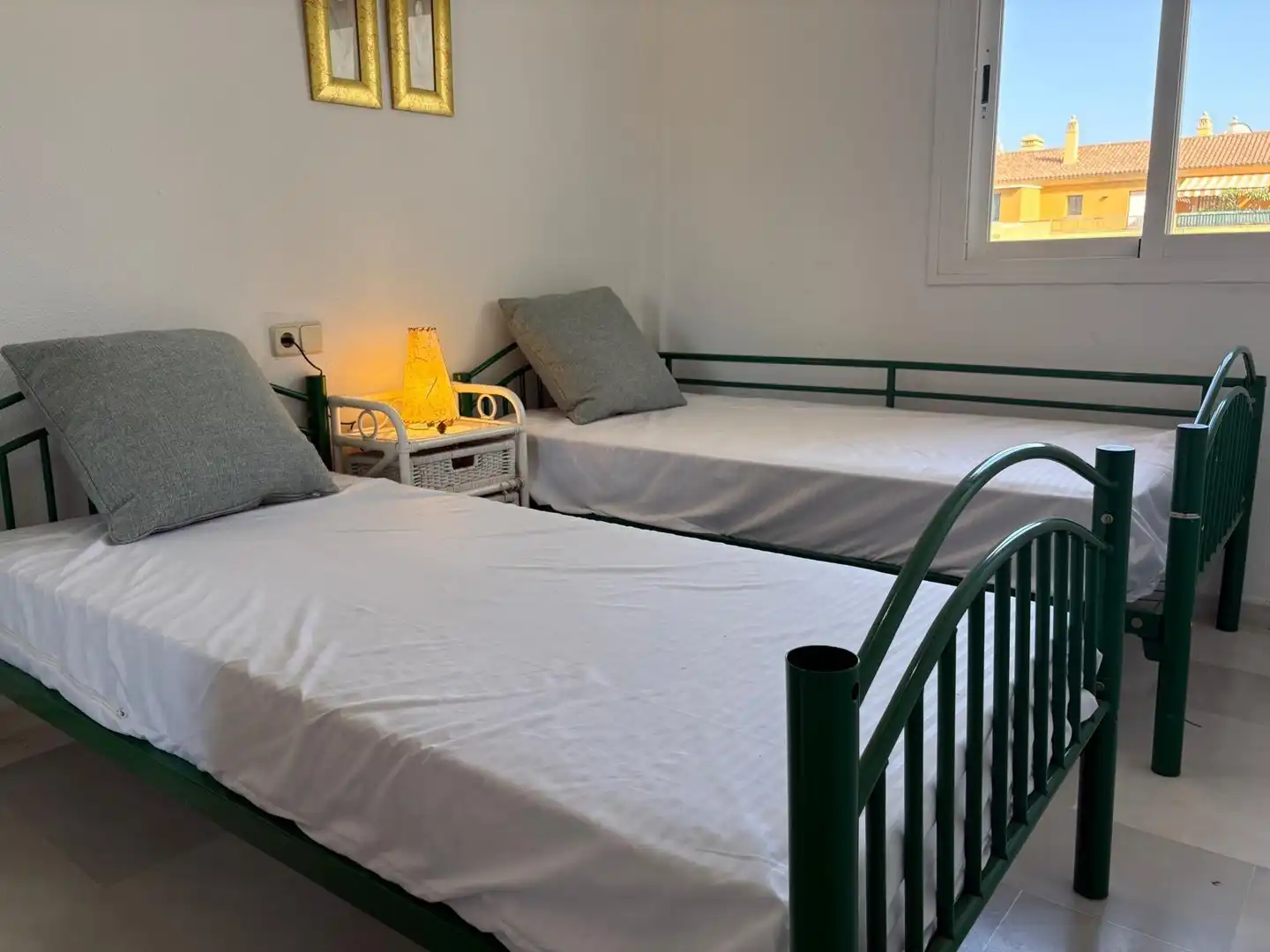 Dormitori de Àtic en venda en Marbella amb Aire condicionat, Calefacció i Jardí privat
