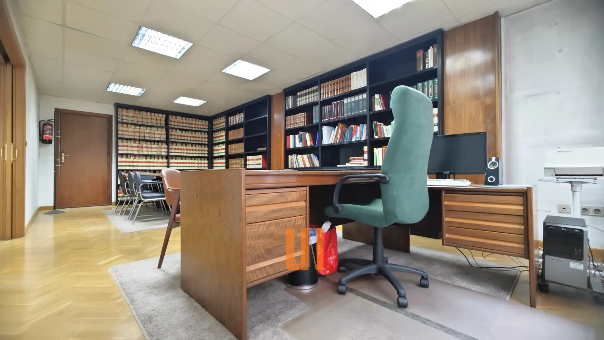 Büro zur Miete in A Coruña Capital  mit Heizung und Internet