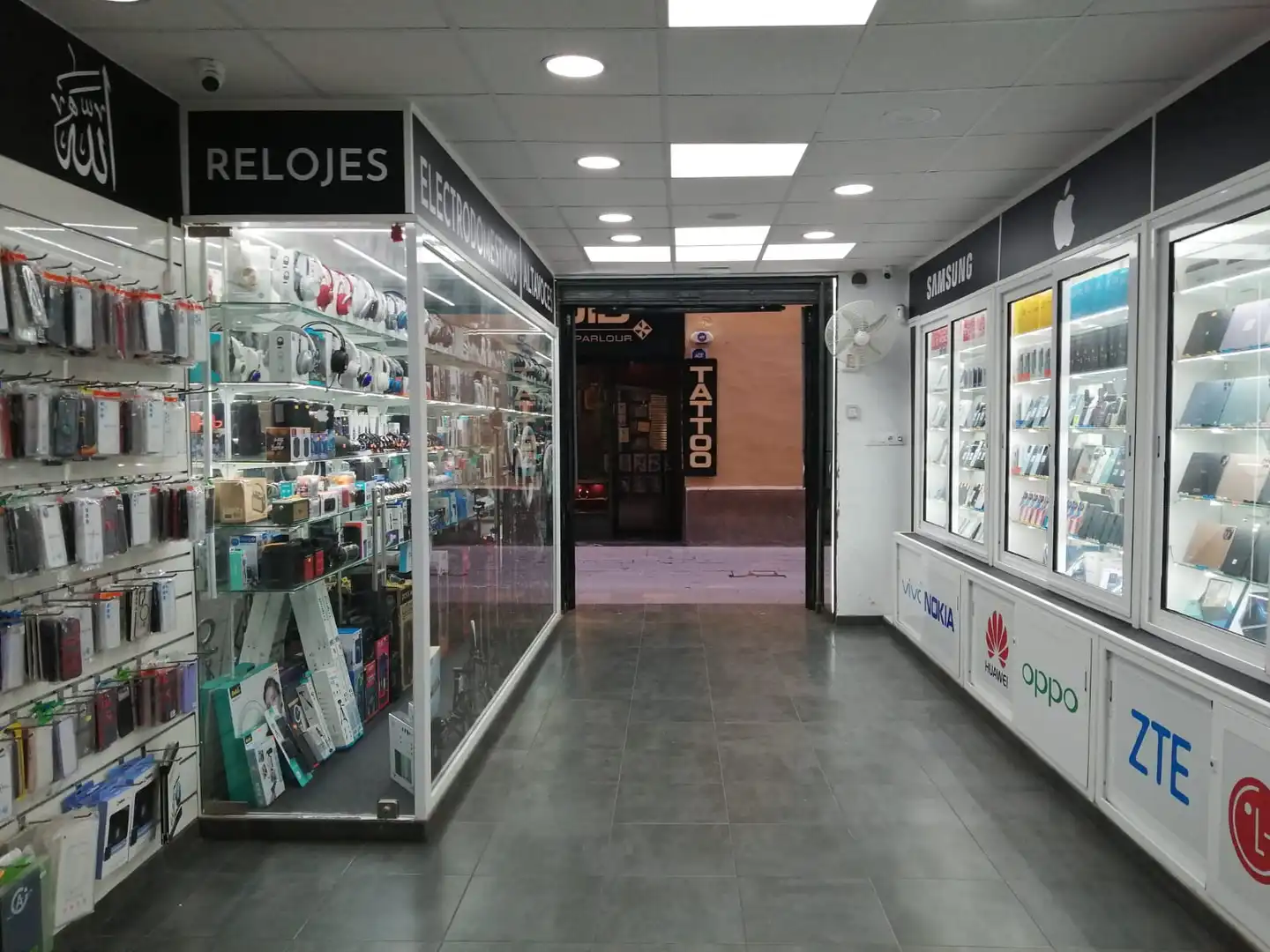 Commercial properties for sale in Barcelona  with Air Conditioner, Parquet flooring and Furnished