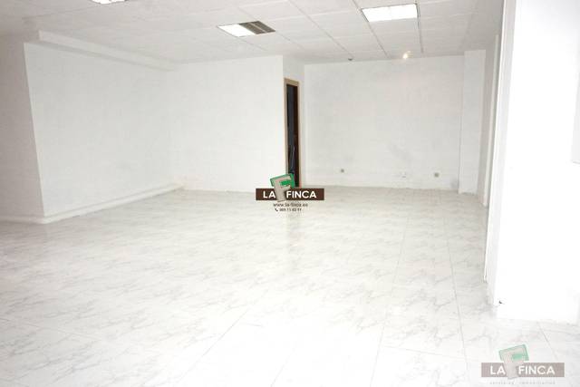 Local comercial en Alquiler en Milán - Pumarín