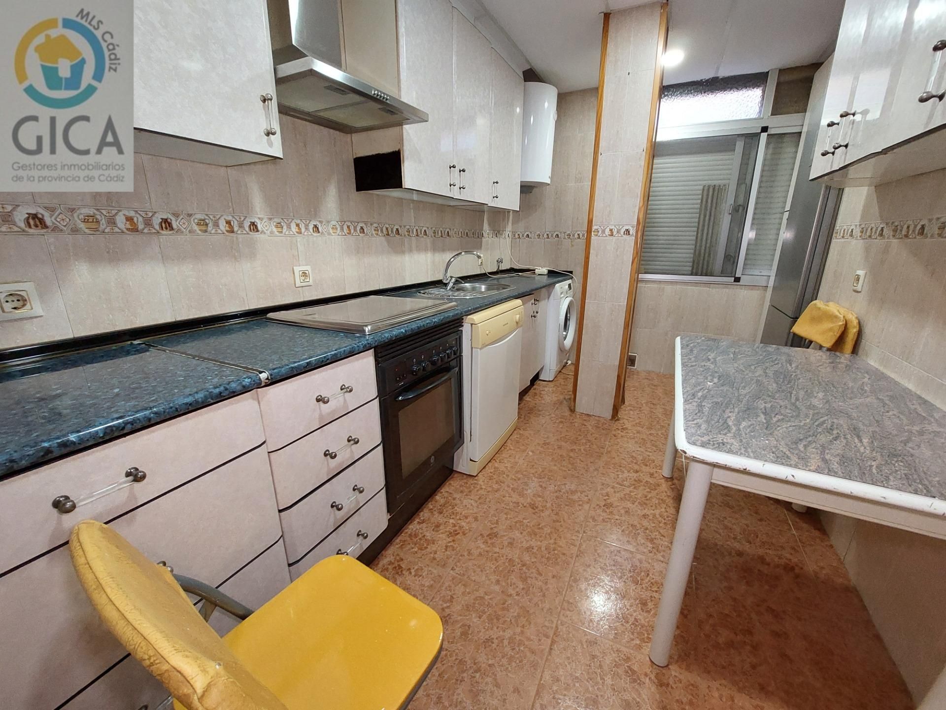 Kitchen of Flat for sale in Algeciras  with Air Conditioner and Storage room