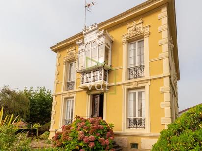 Vista exterior de Casa o xalet en venda en Gozón amb Calefacció i Jardí privat