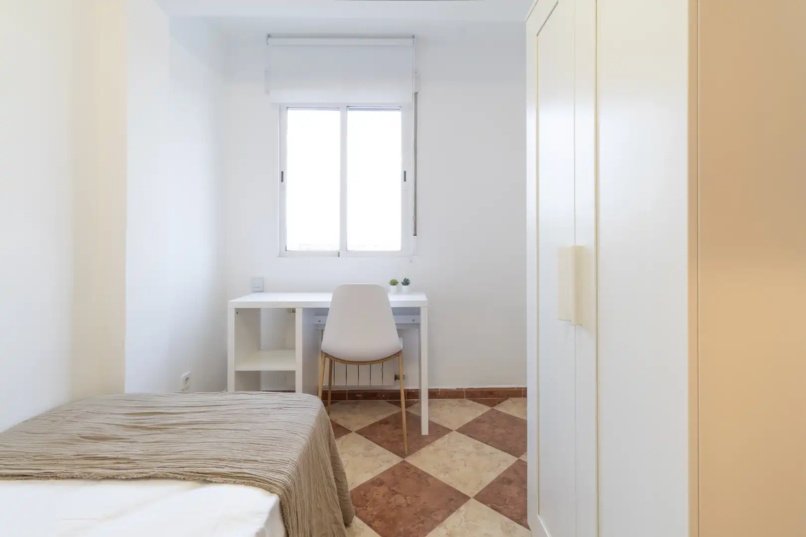 Bedroom of Flat for share in Juan de la Cierva