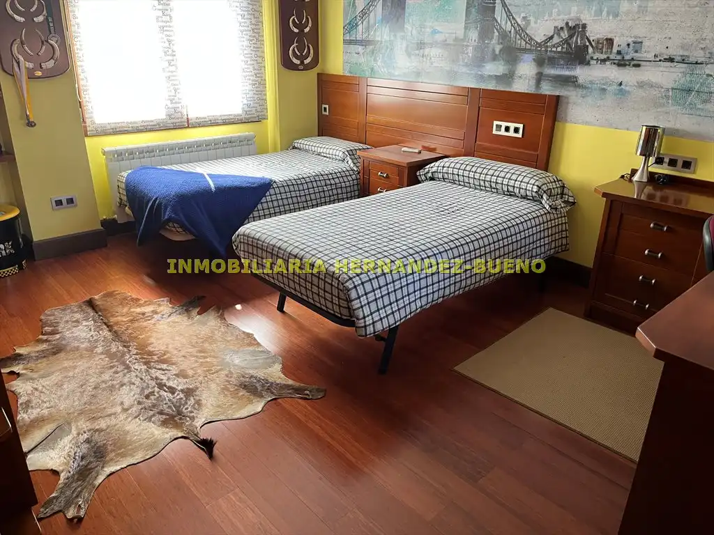 Habitación de Casa o chalet en venta en Carbajosa de la Sagrada con Aire acondicionado, Calefacción y Jardín privado