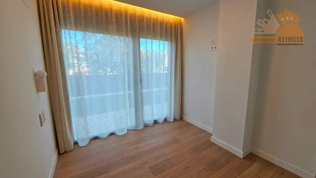 Habitación de Planta baja en venta en Molina de Segura con Aire acondicionado, Jardín privado y Parquet