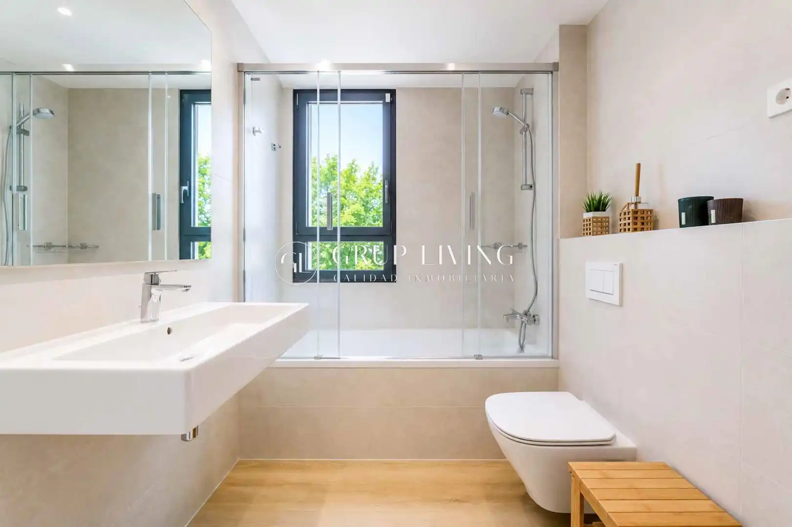 Baño de Piso de alquiler en Sitges con Calefacción, Jardín privado y Terraza
