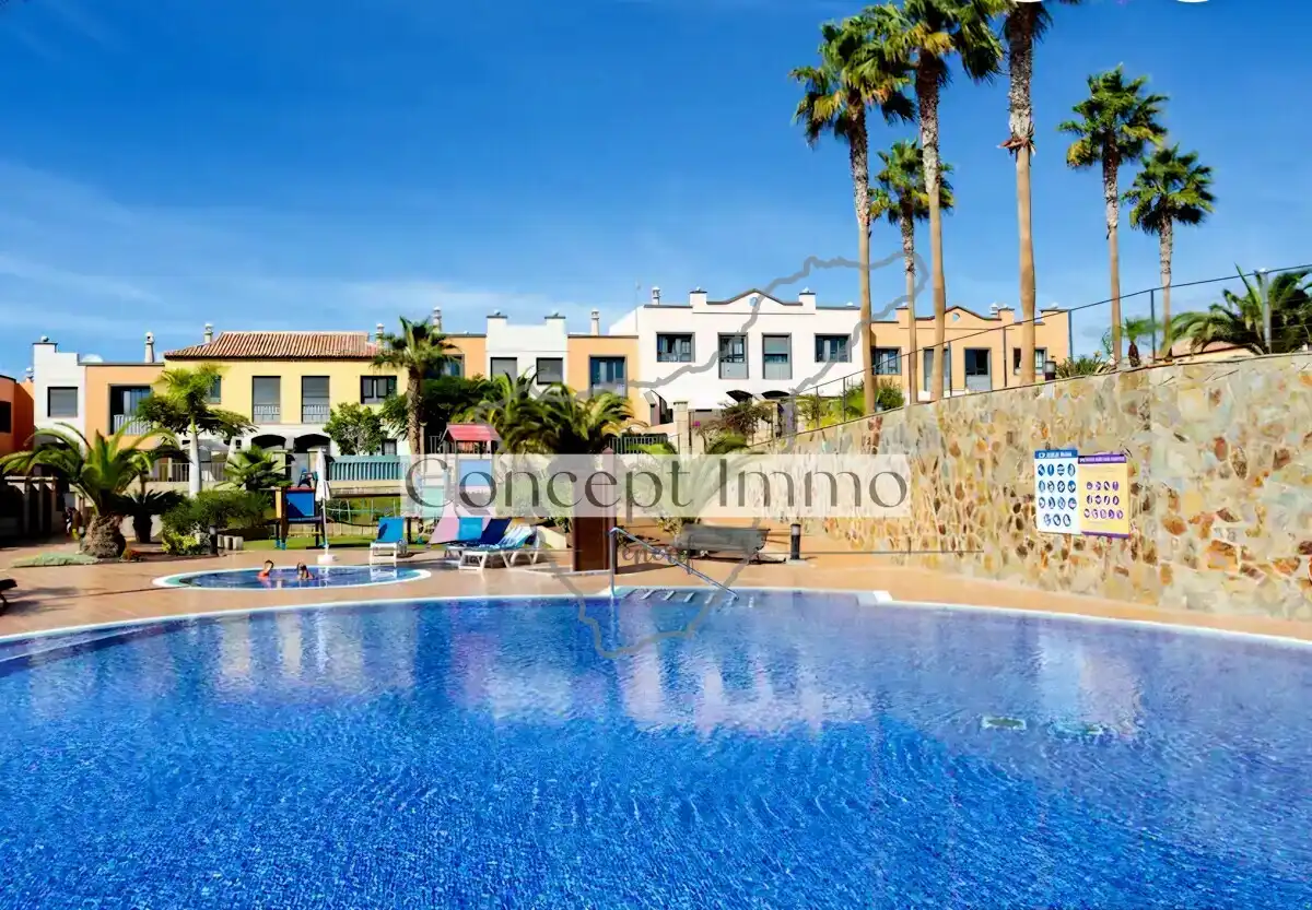 Piscina de Casa adosada en venda en Adeje amb Aire condicionat, Jardí privat i Terrassa