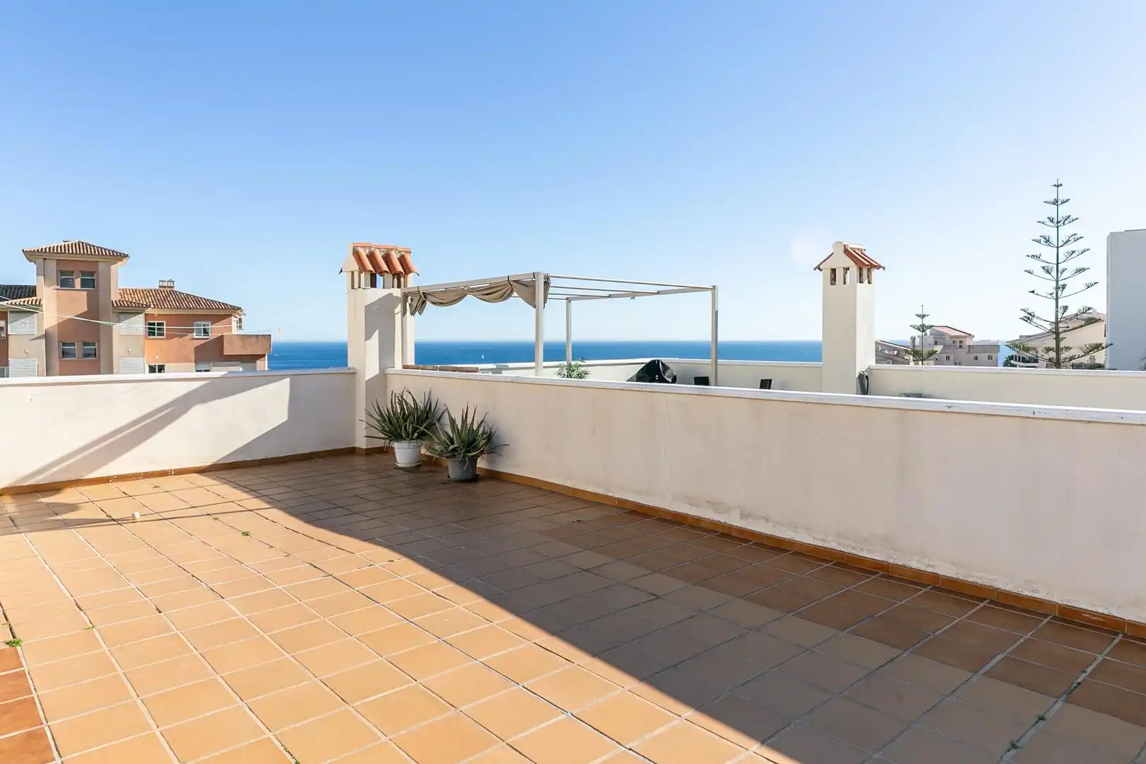 Terraza de Dúplex en venta en Benalmádena con Aire acondicionado, Calefacción y Jardín privado