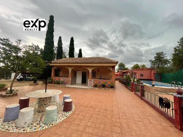 Xalet amb piscina en venda a Real