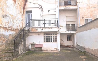 Vista exterior de Casa adosada en venda en Utiel amb Terrassa i Balcó