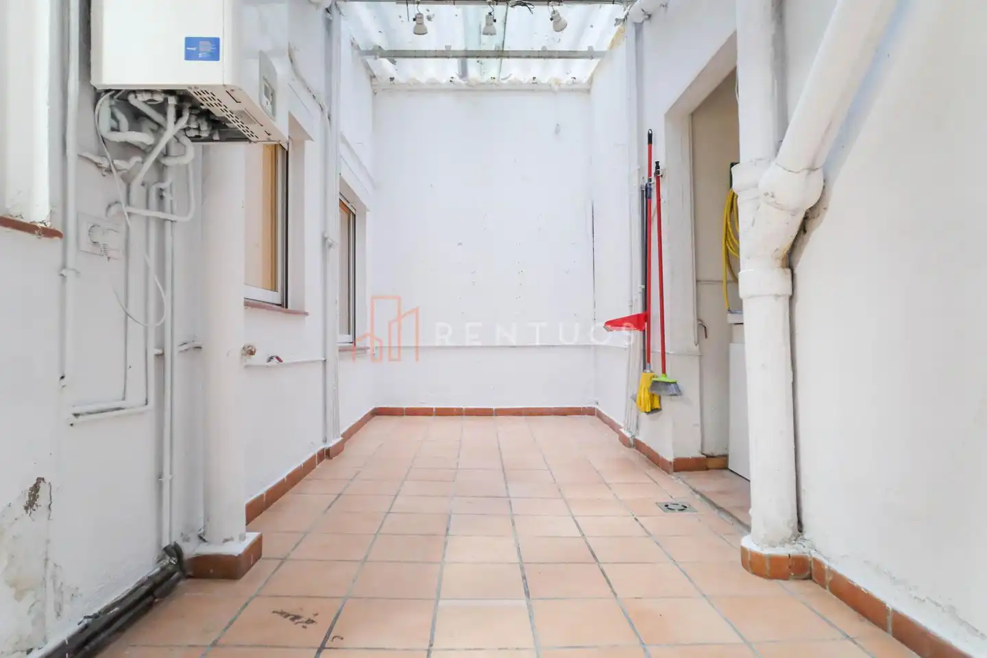 Ground floor for sale in Barcelona  with Heating