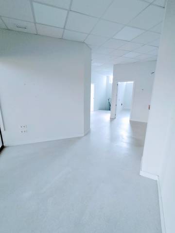 Local comercial en Alquiler en Calle los Madroños en Villalba Estación