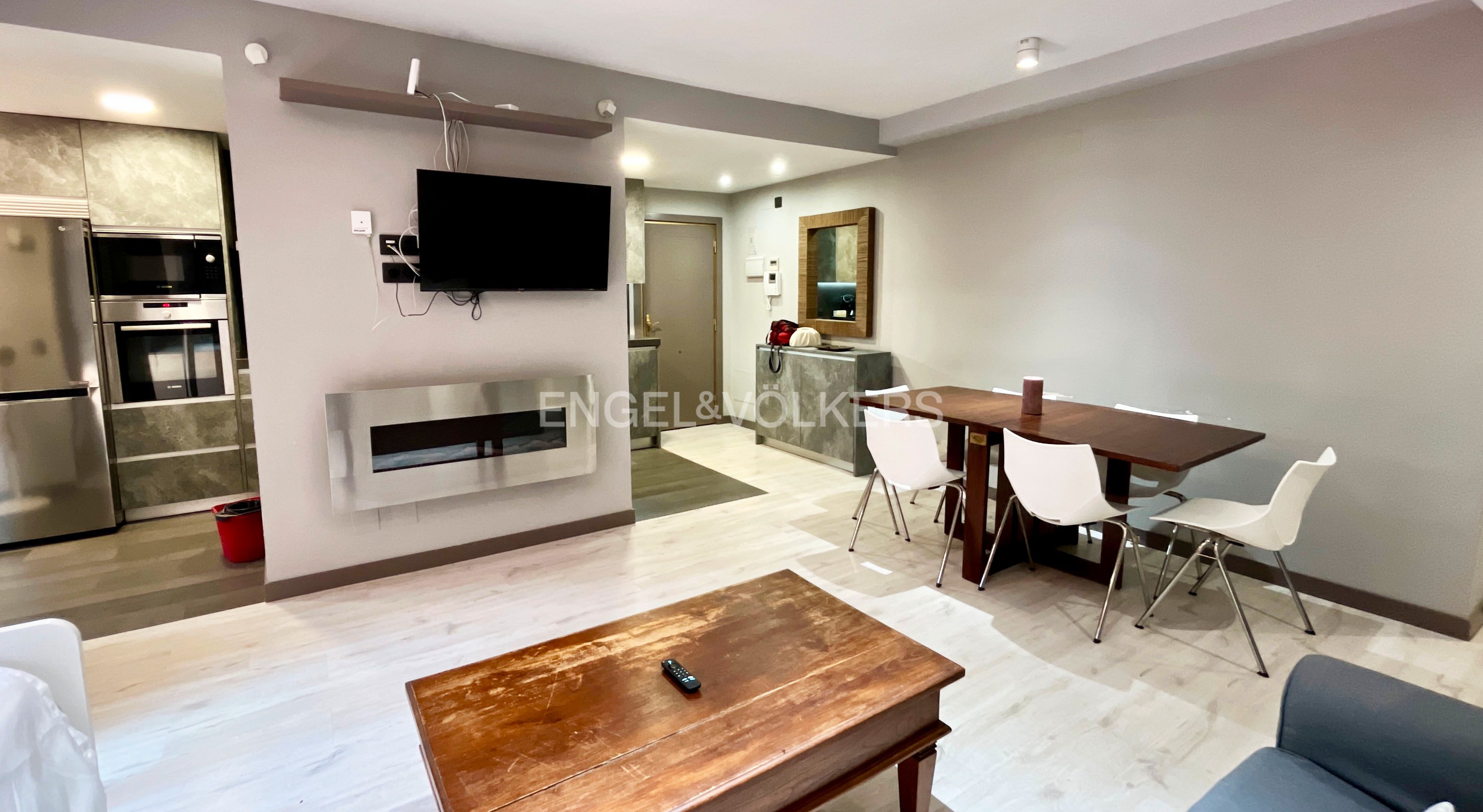 Sala d'estar de Apartament de lloguer en  Madrid Capital amb Aire condicionat, Calefacció i Terrassa