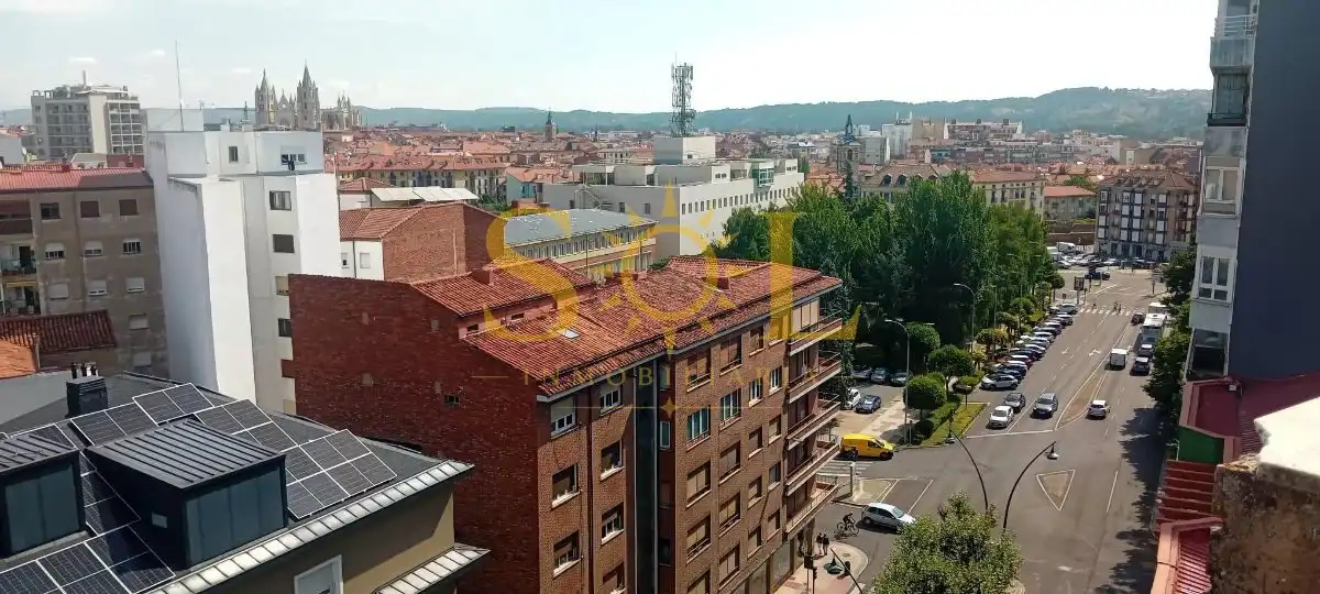 Außenansicht von Wohnung zur Miete in León Capital  mit Heizung, Terrasse und Möbliert