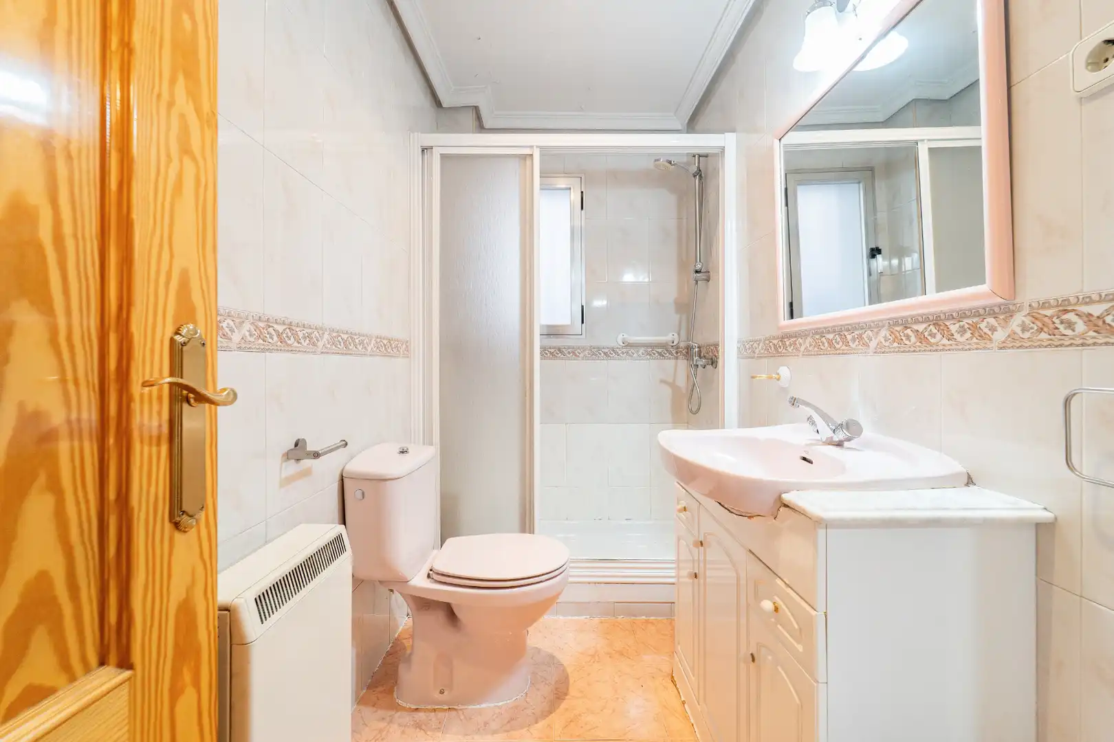 Bathroom of Flat for sale in Madrid  with Heating, Furnished and Internet