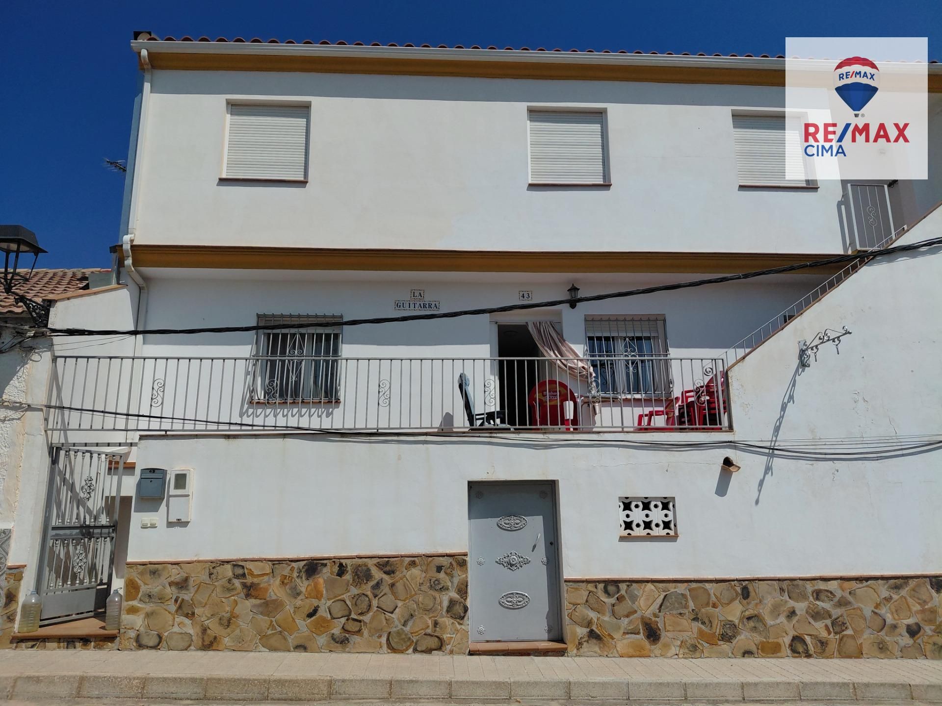 Vista exterior de Casa o xalet en venda en Cortes de Baza amb Jardí privat