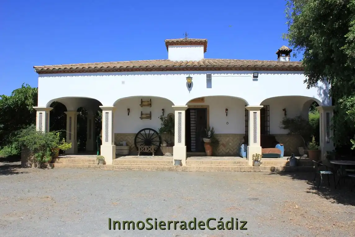Country house zum Verkauf in Utrera mit Klimaanlage, Heizung und Privatgarten