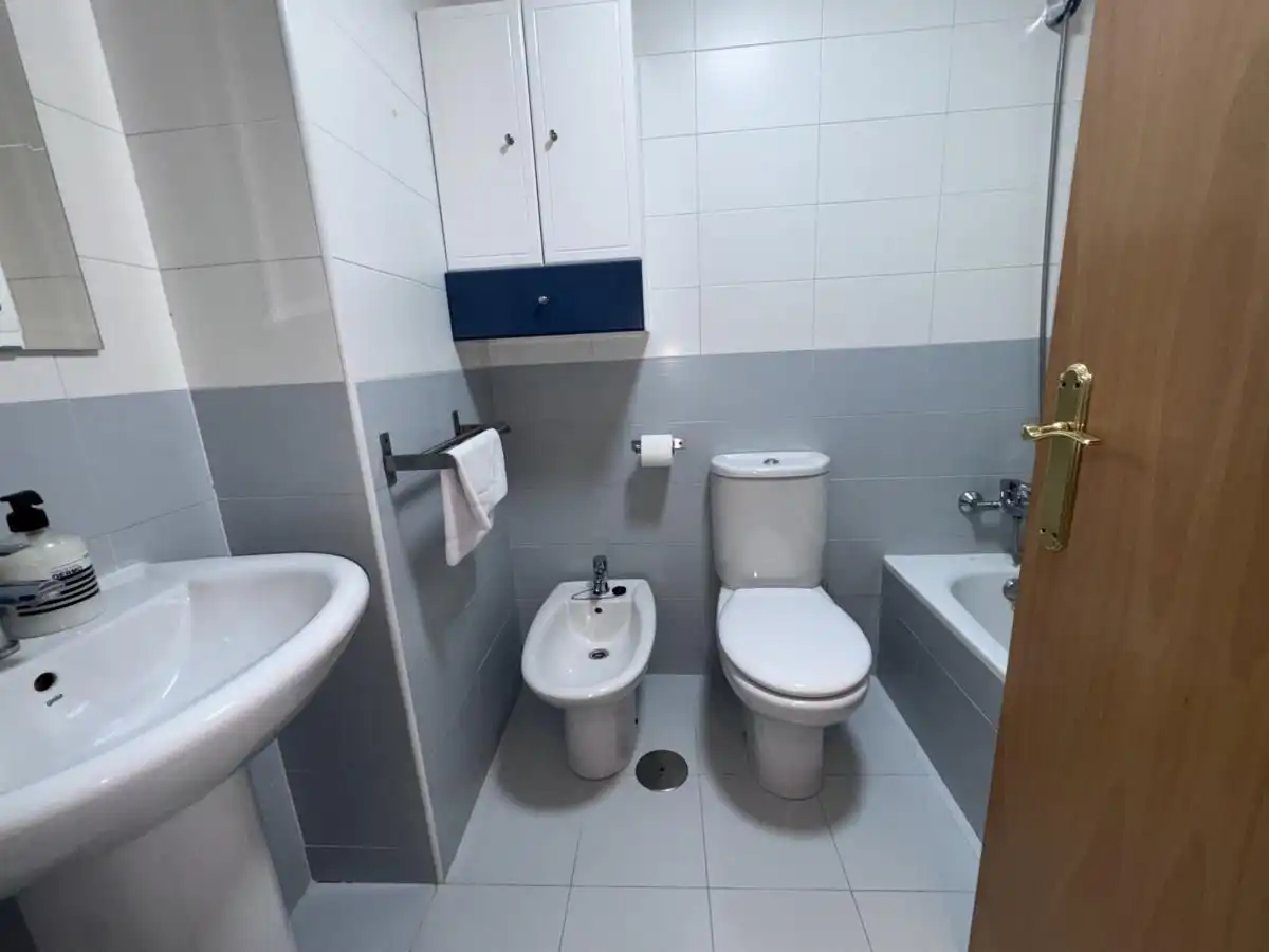 Baño de Apartamento en venta en Llanes con Calefacción, Terraza y Trastero