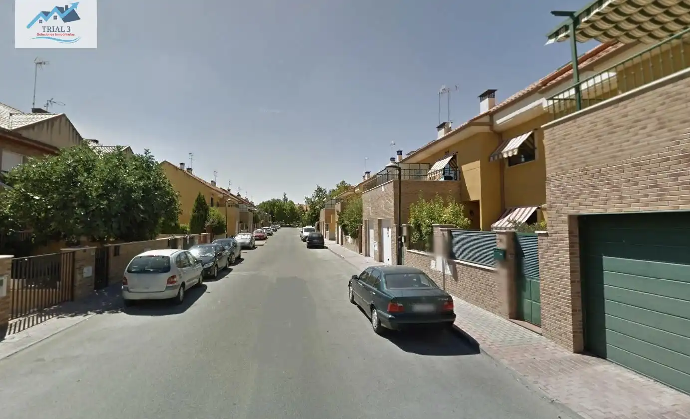 Vista exterior de Casa adosada en venda en Ciempozuelos amb Jardí privat
